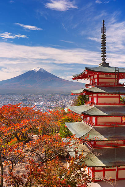 chureito 塔と富士山の秋 - fuji mt fuji yamanashi prefecture japanese fall foliage ストックフォトと画像