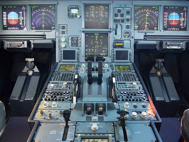 airbus a330 avión de la cabina de panel frontal y peatones - commercial airplane throttle lever cockpit fotografías e imágenes de stock