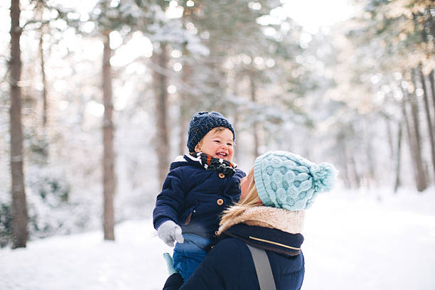 jogos de inverno - winter family child snow - fotografias e filmes do acervo