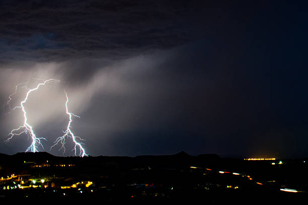 istock Lightning and lightning over the city 531756889