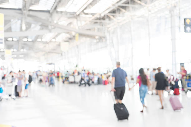 terminale partenza del il check-in in aeroporto, sfondo sfocato - concourse foto e immagini stock