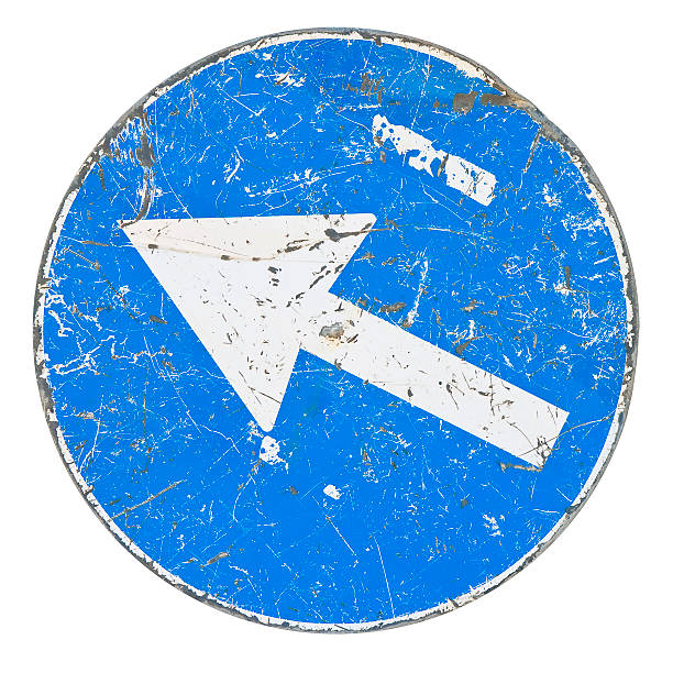 sinal de seta azul isolado em fundo branco - one way sign single object street imagens e fotografias de stock