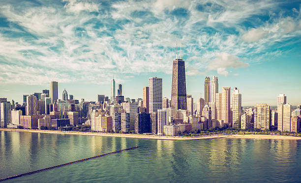 skyline di chicago vista aerea di grattacieli - chicago aerial foto e immagini stock