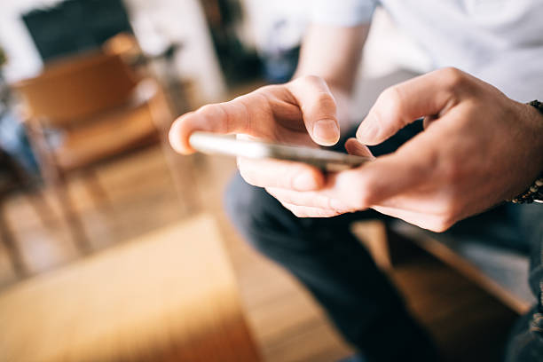 male hands using smartphone - phone hand thumb stockfoto's en -beelden