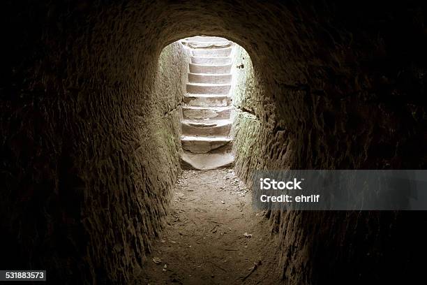 Auferstehung Von Der Dunkelheit Stockfoto und mehr Bilder von Grabmal - Grabmal, Treppe, Auferstehung - Religion