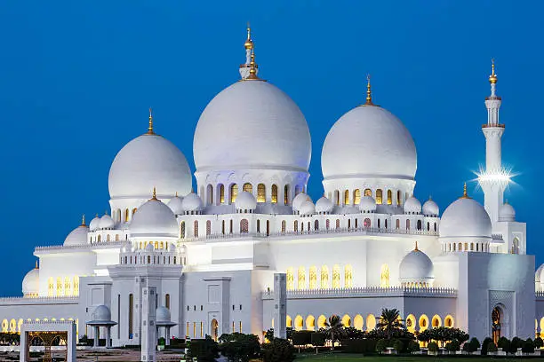 Photo of Famous Abu Dhabi Sheikh Zayed Mosque by night