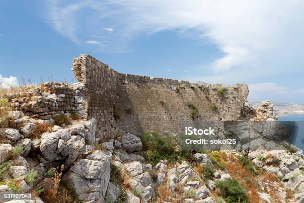 Ruinas Del Castillo Pheraklos En La Isla De Rodas Foto de stock y más banco de imágenes de 2015 - 2015, Aire libre, Castillo - Estructura de edificio