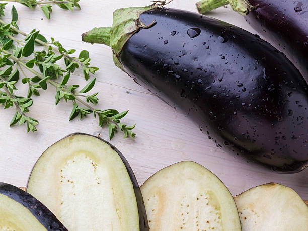 istock Sliced ​​eggplant with oregano for Parmigiana 531935606