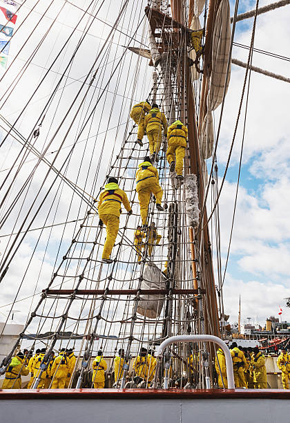 goleta cuauhtémoc - halifax tall ship sailor sailboat fotografías e imágenes de stock