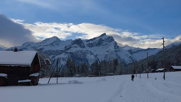 inverno de manhã em feutersoey - bernese oberland gstaad winter snow imagens e fotografias de stock