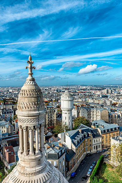 крыши зданий в монмартр, париж - paris france roof apartment aerial view стоковые фото и изображения