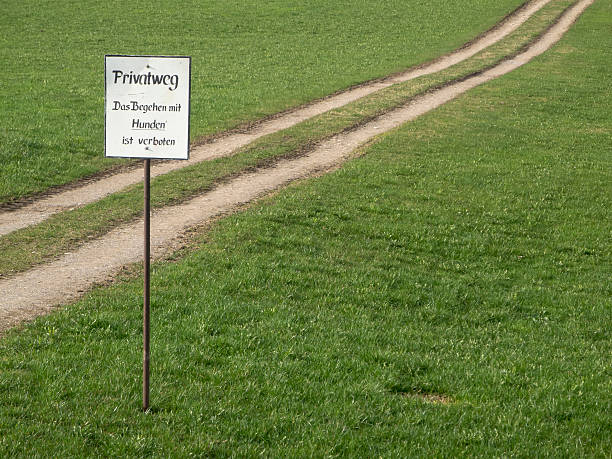 sposób się na pastwisko z tarcza - sandweg zdjęcia i obrazy z banku zdjęć