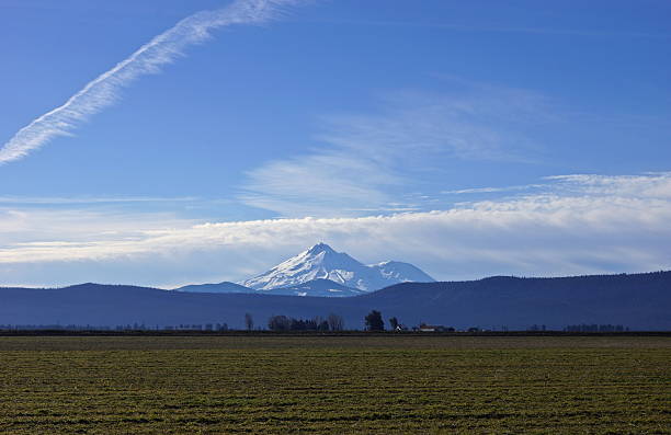 istock Mt. Shasta Green Valley 532006525