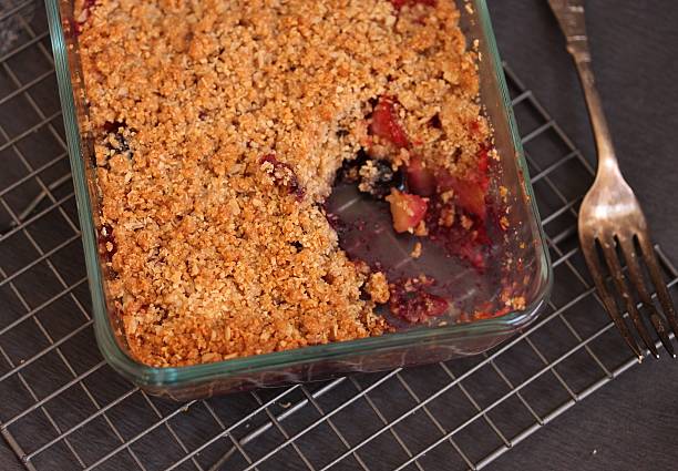 istock Strawberry blueberry crumble 532007041