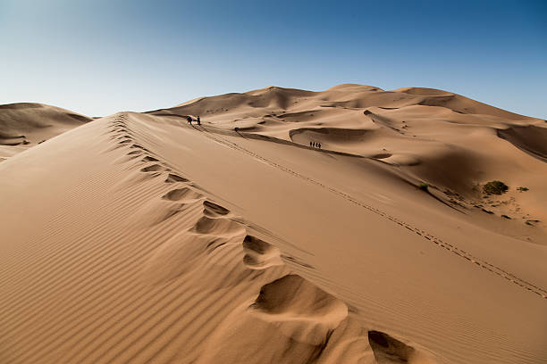 footptints の端に、デューン - desert landscape morocco sand dune ストックフォトと画像