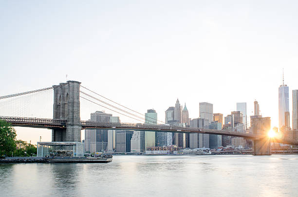 panoramę nowy jork i brooklyn most o zachodzie słońca - new york stock exchange long exposure manhattan new york city zdjęcia i obrazy z banku zdjęć