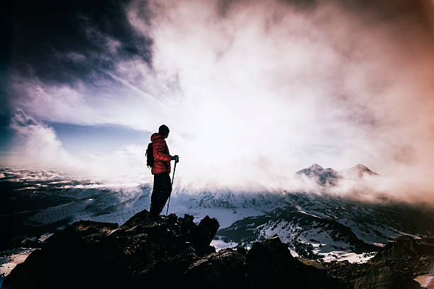 topo da montanha - mountain climbing rock climbing adventure incentive - fotografias e filmes do acervo