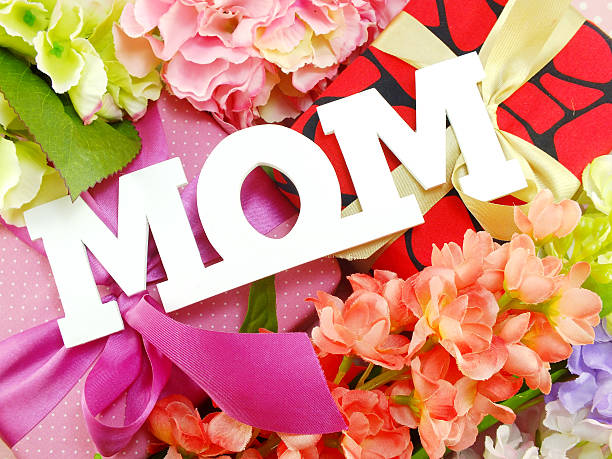istock text mom word copy with gift and fllower 532042518