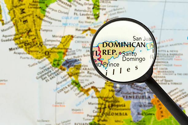 карта доминиканская республика - focus globe magnifying glass glass стоковые фото и изображения
