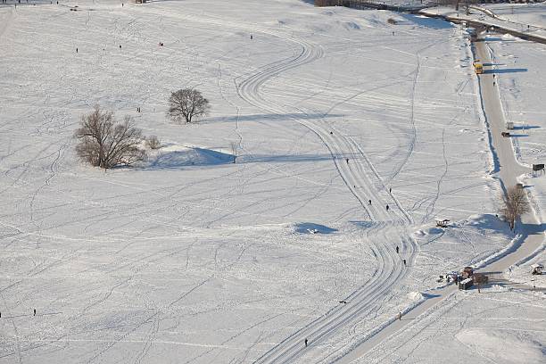 hiver park - scandinavian cross country ski ski nordic countries photos et images de collection