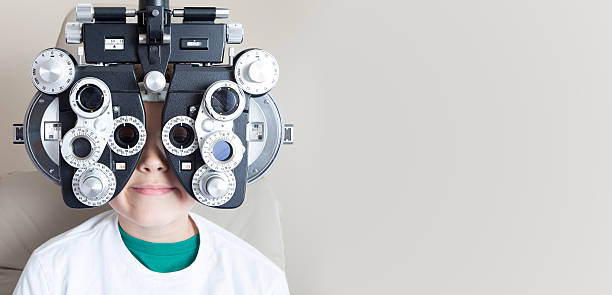 esame oculistico - optometrie foto e immagini stock