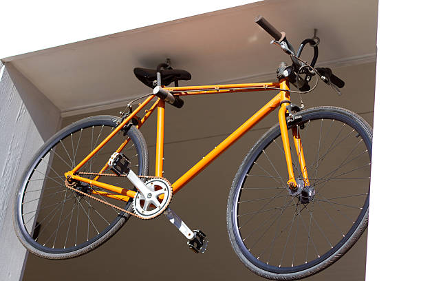 Man removing mountain bike from car roof rack