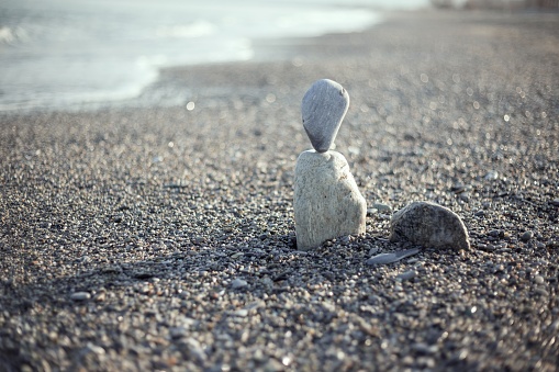 Equilibrio Guijarros en la playa photo