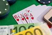 poker-chips-mit-spielkarte-euro-geld-und-smartphone.jpg?b=1&s=170x170&k=20&c=RIcqzF1dhEmCztEbSmhL8IXI8KWn5snP_Ci1RmqPsZs=