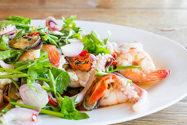 istock salad sea food 532133477