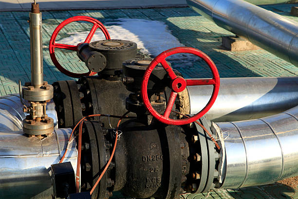 istock The pipe and valve oil fields 532150301