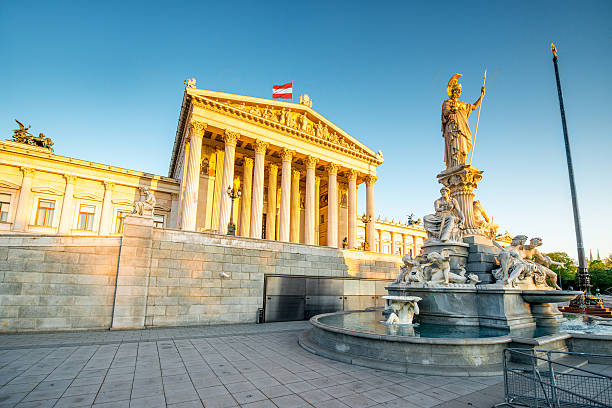 edifício do parlamento, em viena, áustria - austrian parliament imagens e fotografias de stock