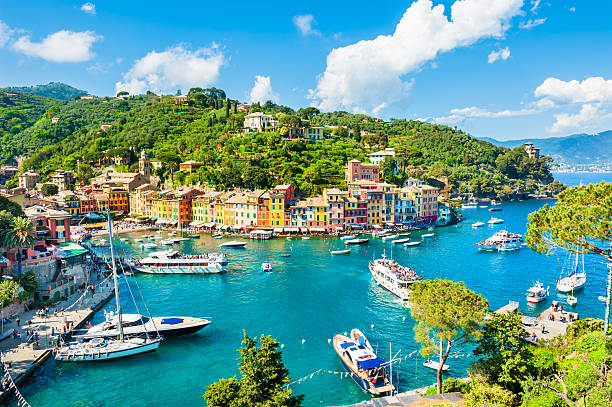 hermosa vista de portofino, liguria, italia - liguria fotografías e imágenes de stock