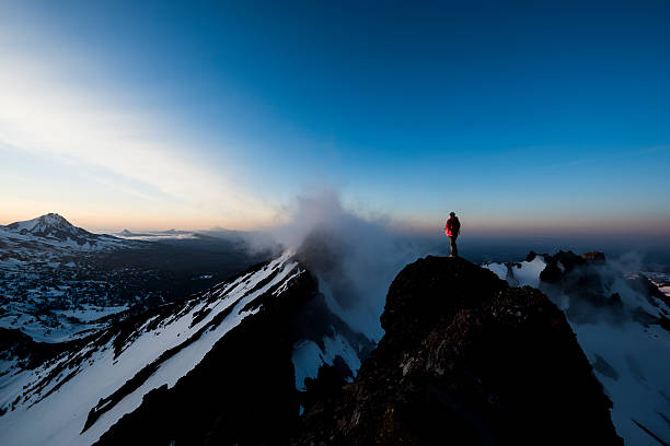 szczyt góry - conquering adversity wilderness area aspirations achievement zdjęcia i obrazy z banku zdjęć