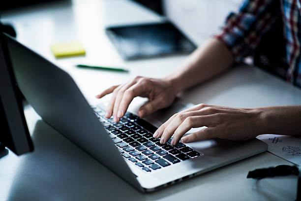 a escrever - keyboard computer hands imagens e fotografias de stock