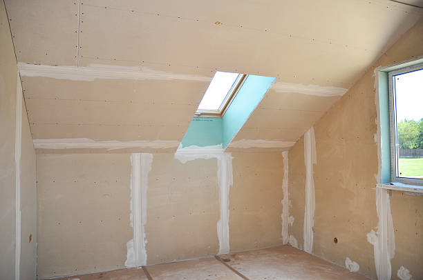 istock Attic room under construction with gypsum plaster boards interior. 532182208
