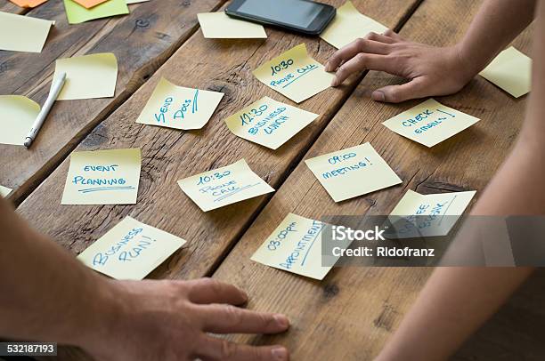 Businessanmeldungen Stockfoto und mehr Bilder von Aufgabenliste - Aufgabenliste, Klebezettel, Beengt