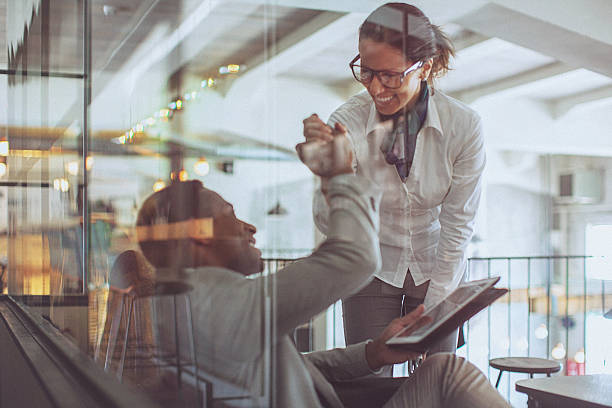 high-five - business meeting cheerful success businessman stock-fotos und bilder