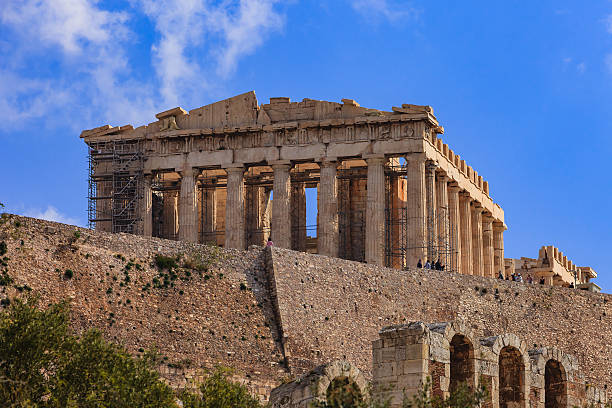 ギリシャ、アテネの象徴的なアクロポリス、アテネのパルテノン神殿 - copy space minerva greek culture athens greece ストックフォトと画像