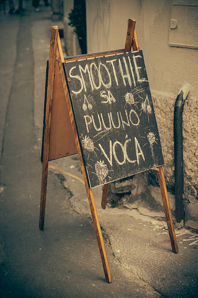 smoothie bordo, belgrade - cafe coffee shop sidewalk cafe menu - fotografias e filmes do acervo