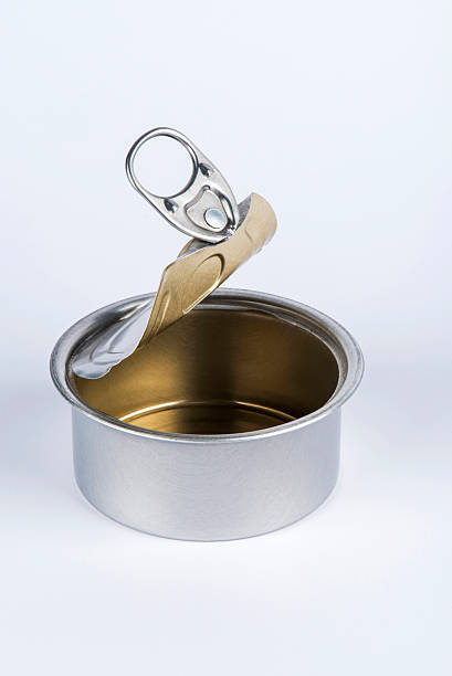 istock Open and emty food tin isolated on white background 532266670