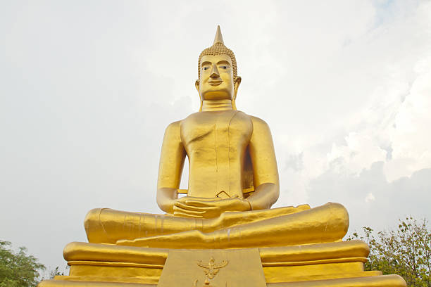 istock Big golden buddha meditating 532272486