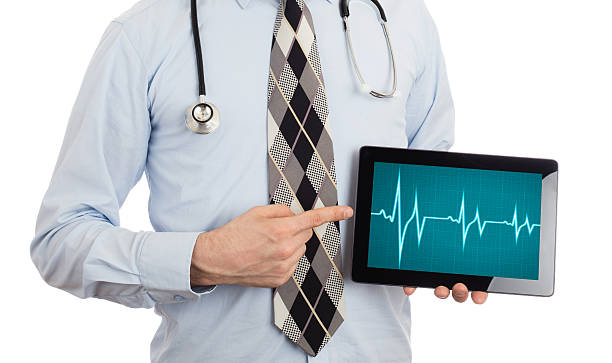 istock Doctor holding tablet - Heartbeat graph 532278536