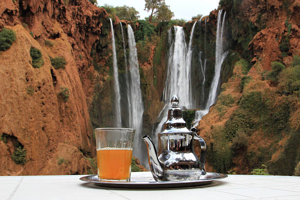 cascatas ouzoud localizada na grand atlas village, marrocos - grand atlas imagens e fotografias de stock