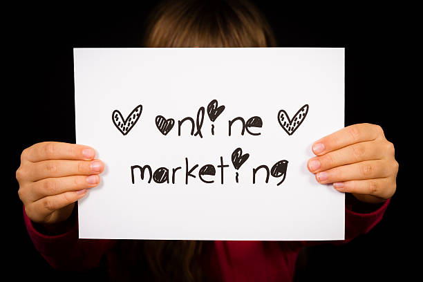 istock Person holding Online Marketing sign 532303081