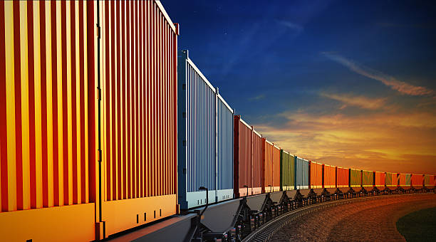 wagon von güterzug mit containern auf dem himmel hintergrund - eisenbahn stock-fotos und bilder