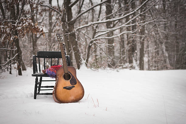 istock Abandoned Guitar in the Snow 532317331