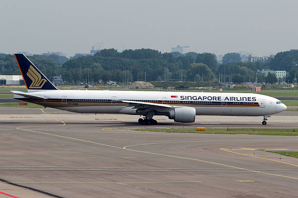 singapore airlines - cockpit airplane commercial airplane boeing stock-fotos und bilder