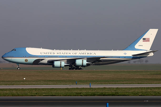 air force one - airplane commercial airplane air vehicle boeing 747 foto e immagini stock