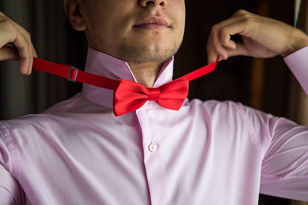 신랑 있는 핑크 셔츠 날의 오전에는 - necktie pink shirt luxury 뉴스 사진 이미지