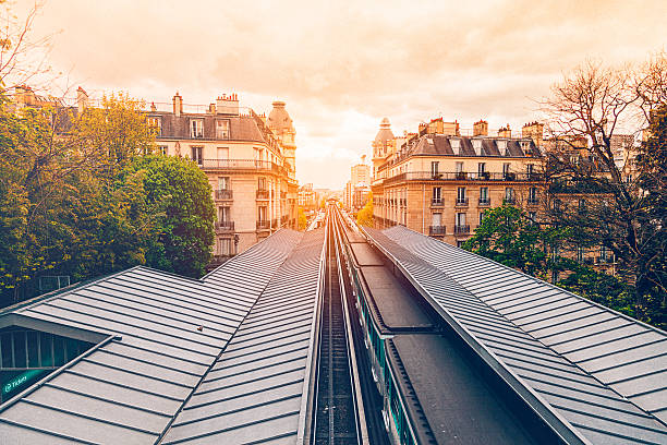 paris vista para a cidade - paris metro train - fotografias e filmes do acervo